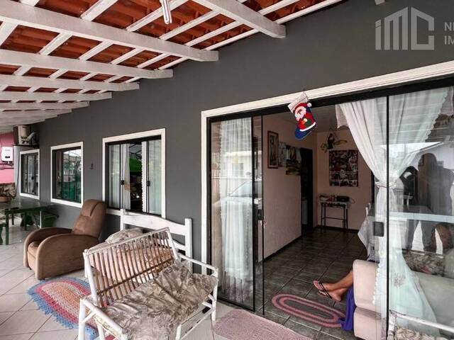 #0439 - Casa para Venda em Balneário Barra do Sul - SC