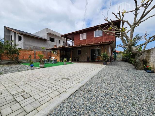 #0666 - Casa para Venda em Balneário Barra do Sul - SC