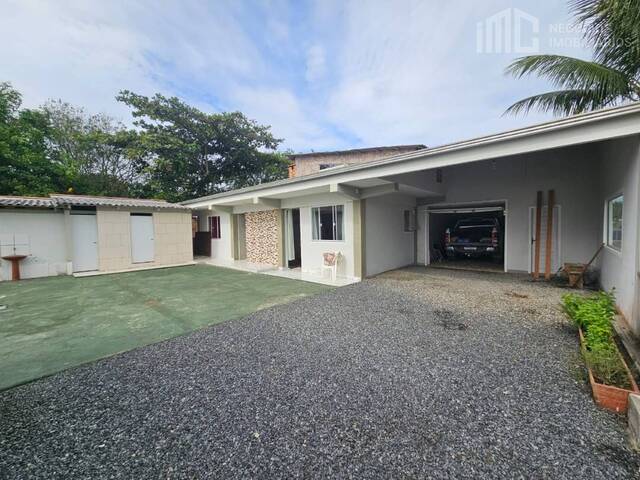 Casa para Venda em Balneário Barra do Sul - 2