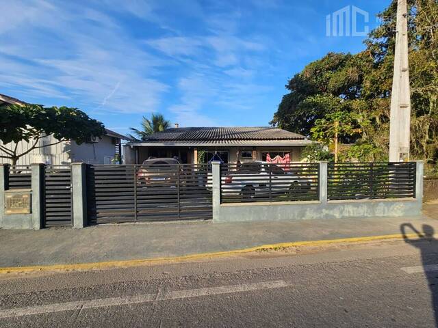 #1015 - Casa para Venda em Balneário Barra do Sul - SC