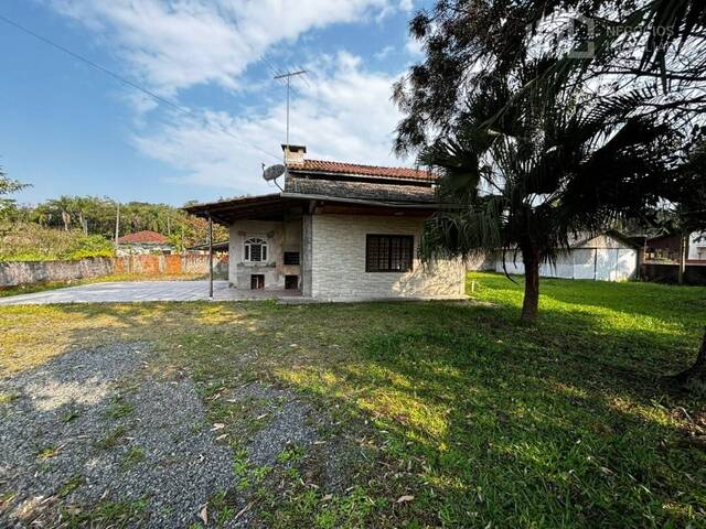 #2044 - Casa para Venda em Balneário Barra do Sul - SC