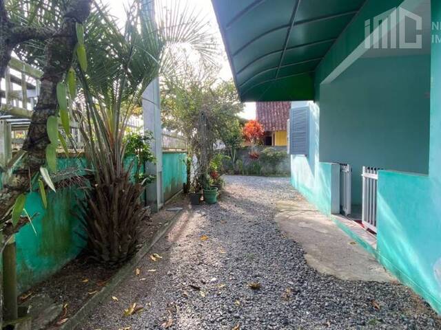 #2045 - Casa para Venda em Balneário Barra do Sul - SC