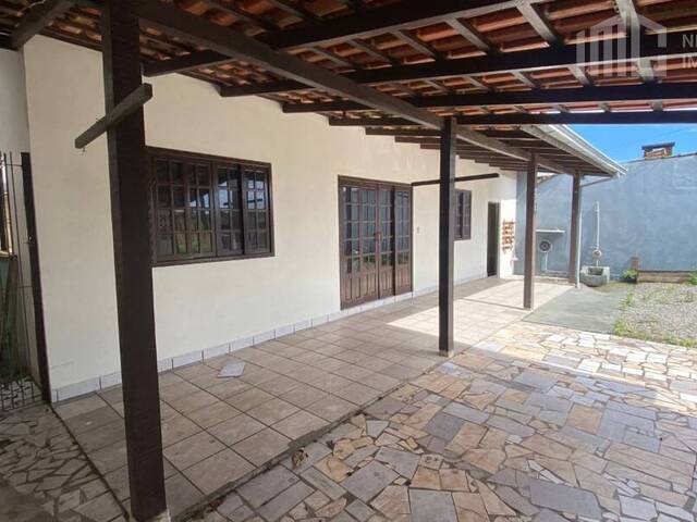 #2047 - Casa para Venda em Balneário Barra do Sul - SC