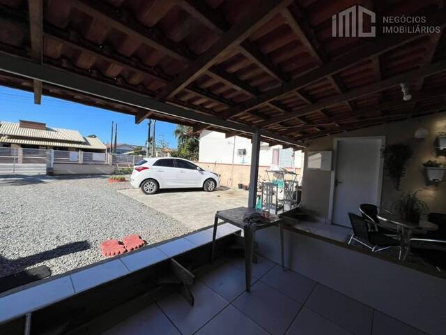 #2085 - Casa para Venda em Balneário Barra do Sul - SC