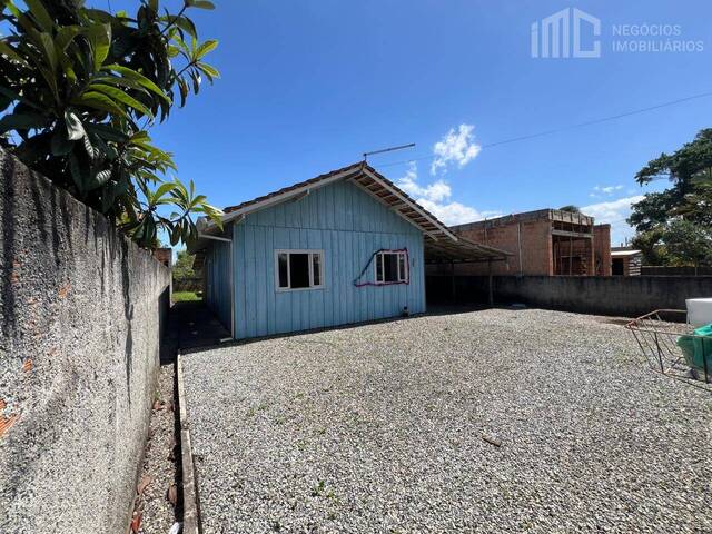 #2042 - Casa para Venda em Balneário Barra do Sul - SC