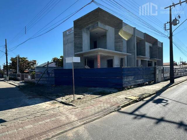 #2203 - Casa para Venda em Balneário Barra do Sul - SC