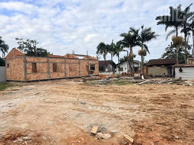 #2488 - Casa para Venda em Balneário Barra do Sul - SC